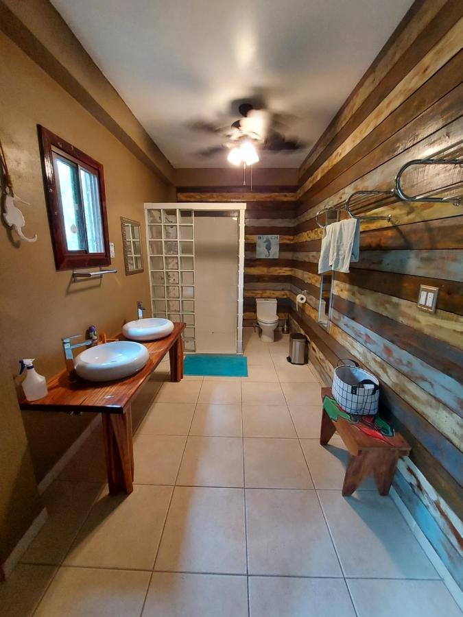 Casa Oceana Bed & Breakfast ボカス・タウン エクステリア 写真